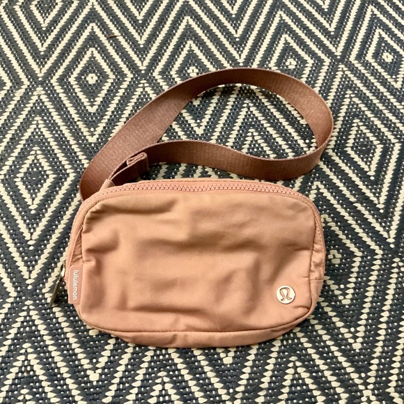 Lululemon Belt Bag Pink Pastel - Picture 1 of 5
